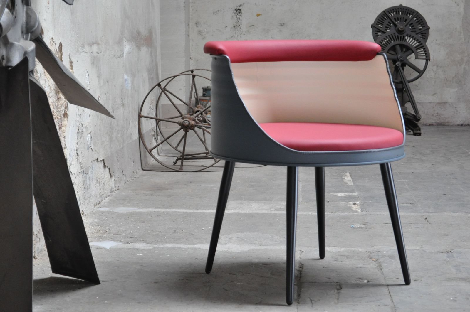 Fauteuil tonneau métal 200L design industriel upcyclé Fauteuil tonneau métal 200L design industriel upcyclé