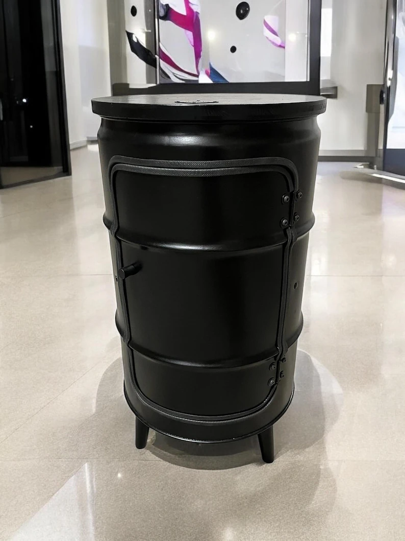 Table d’appoint en tonneau métal noir upcyclé style industriel Table d’appoint en tonneau métal noir upcyclé style industriel