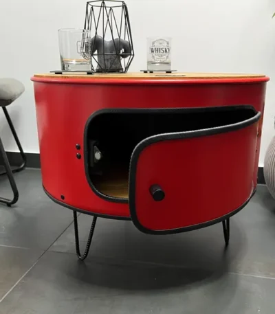 table basse industrielle en fût métal recyclé avec porte et étagère
