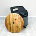 Fauteuil en tonneau métal upcyclé Lou avec assise bois et rangement intégré