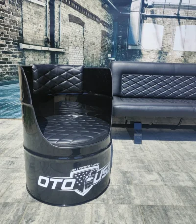 Tabouret en tonneau métal upcyclé avec assise rembourrée personnalisée