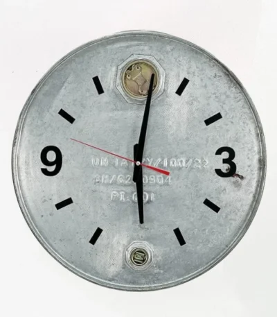 Horloge murale baril métal upcyclé Foxy diamètre 42 cm vue de face