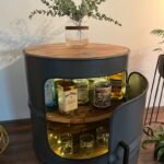Meuble baril métal upcyclé avec porte et étagères en bois