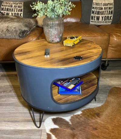 Table basse upcycling en fût métal avec étagère intérieure et supérieure