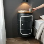 Table de bar BENNE en tonneau métal upcyclé vue frontale avec porte DIN