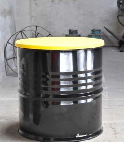 Table tonneau métal 200L upcyclée avec plateau bois design industriel