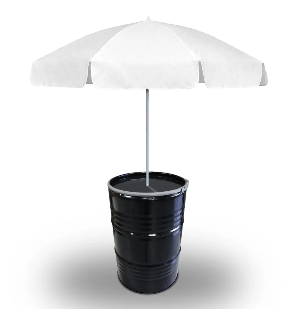 Tonneau métal 200L upcyclé Barrelsol avec parasol blanc sur terrasse