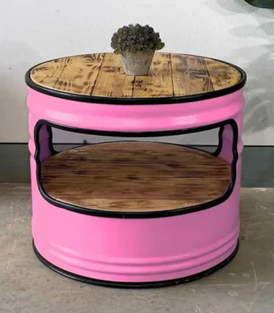 table basse fût pétrolier recyclé noir avec plateau bois flammé