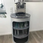 Tonneau métal upcyclé avec étagères intérieur style industriel