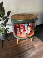 Table baril métal upcyclé avec étagère intérieure et plateau bois – Design industriel éco-responsable – Image 2