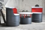 Sitzgruppe en tonneaux métal 200L – Salon upcyclé avec 2 ou 3 fauteuils et table personnalisable – Image 4