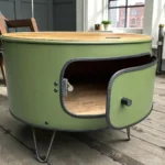 Table basse en barrique métal upcyclée avec porte et étagère intérieure