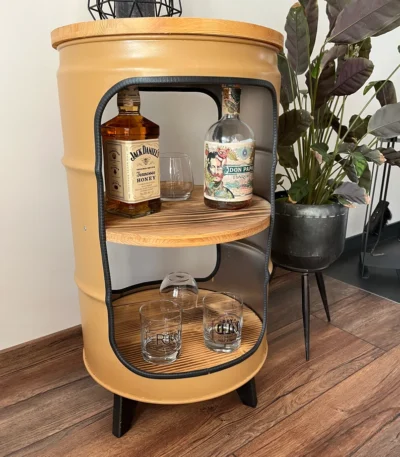 Meuble bar upcyclé en baril métal avec étagères bois et pieds en bois massif