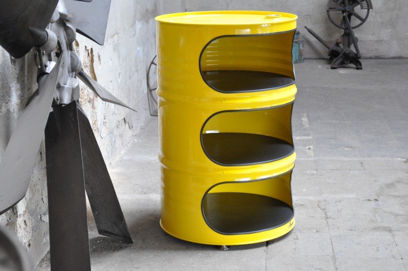 Étagère industrielle en tonneau métal upcyclé 200L avec trois compartiments Étagère industrielle en tonneau métal upcyclé 200L avec trois compartiments