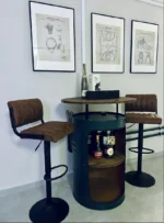 Table haute en tonneau métal recyclé avec plateau bois finition miel