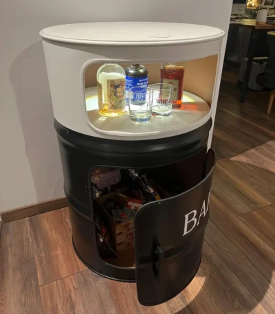 Bar en baril métal upcyclé avec éclairage LED intérieur