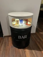 Meuble tonneau métal upcyclé avec porte et étagères – Baril industriel 208 L personnalisable – Image 2