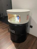 Meuble tonneau métal upcyclé avec porte et étagères – Baril industriel 208 L personnalisable – Image 3