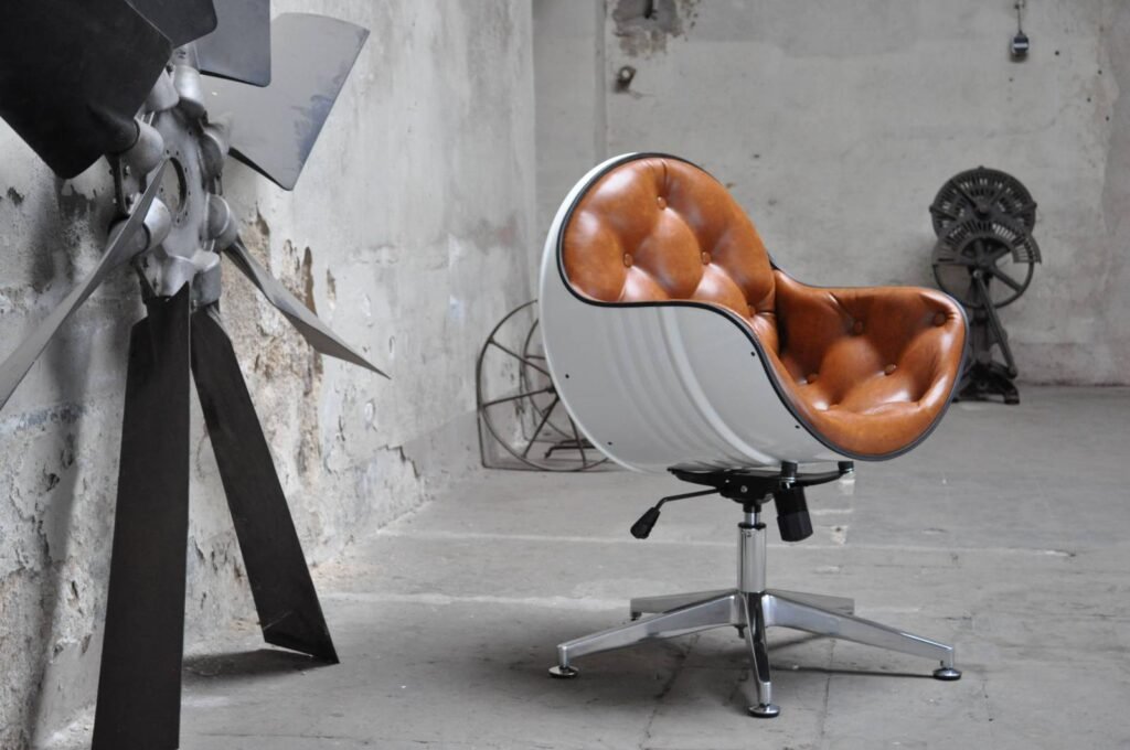 fauteuil de bureau en tonneau métal 200 litres design industriel