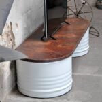 Sideboard industriel en tonneaux métal avec plateau bois décoratif