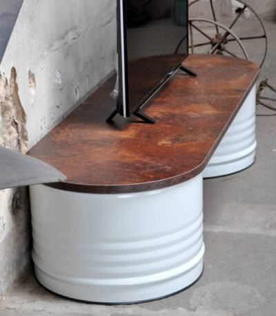 Sideboard industriel en tonneaux métal avec plateau bois décoratif