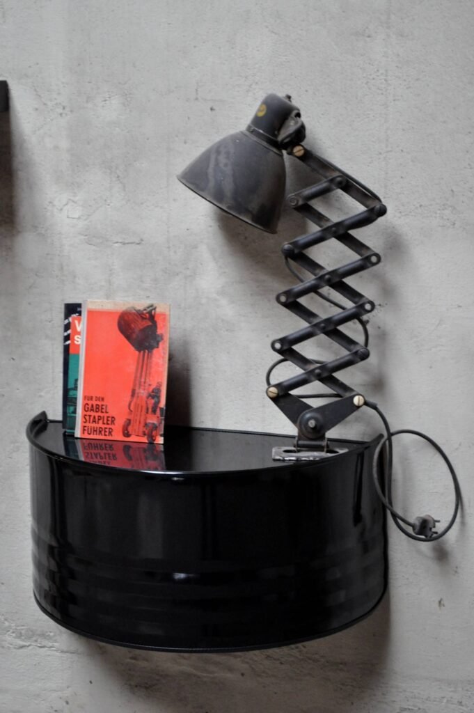 Étagère murale en baril métal 200 litres style industriel upcyclé