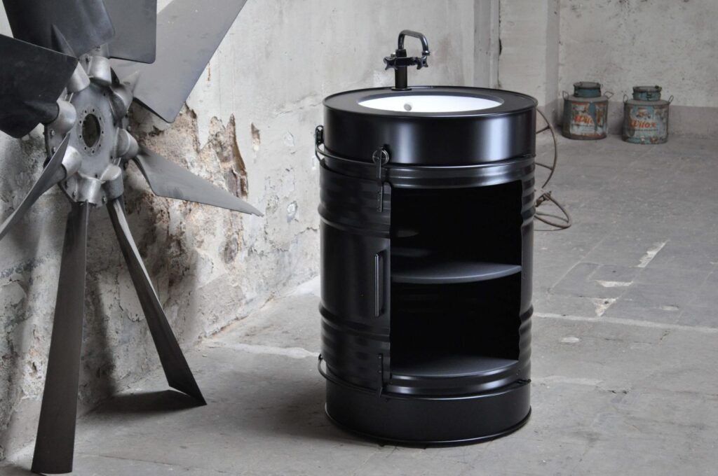 Meuble vasque en tonneau métal upcyclé avec plateau HPL noir