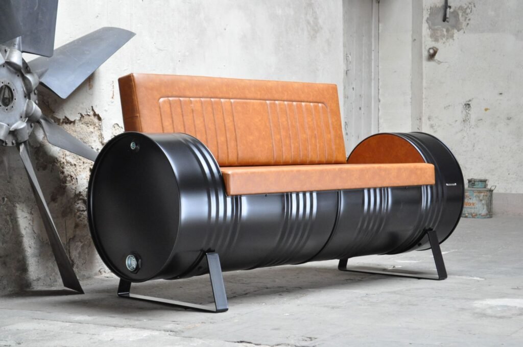 Canapé industriel en tonneau métal 200L upcyclé avec coussins