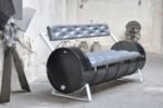 Canapé industriel 3 places fabriqué à partir de tonneaux métalliques recyclés