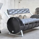 Canapé industriel 3 places fabriqué à partir de tonneaux métalliques recyclés