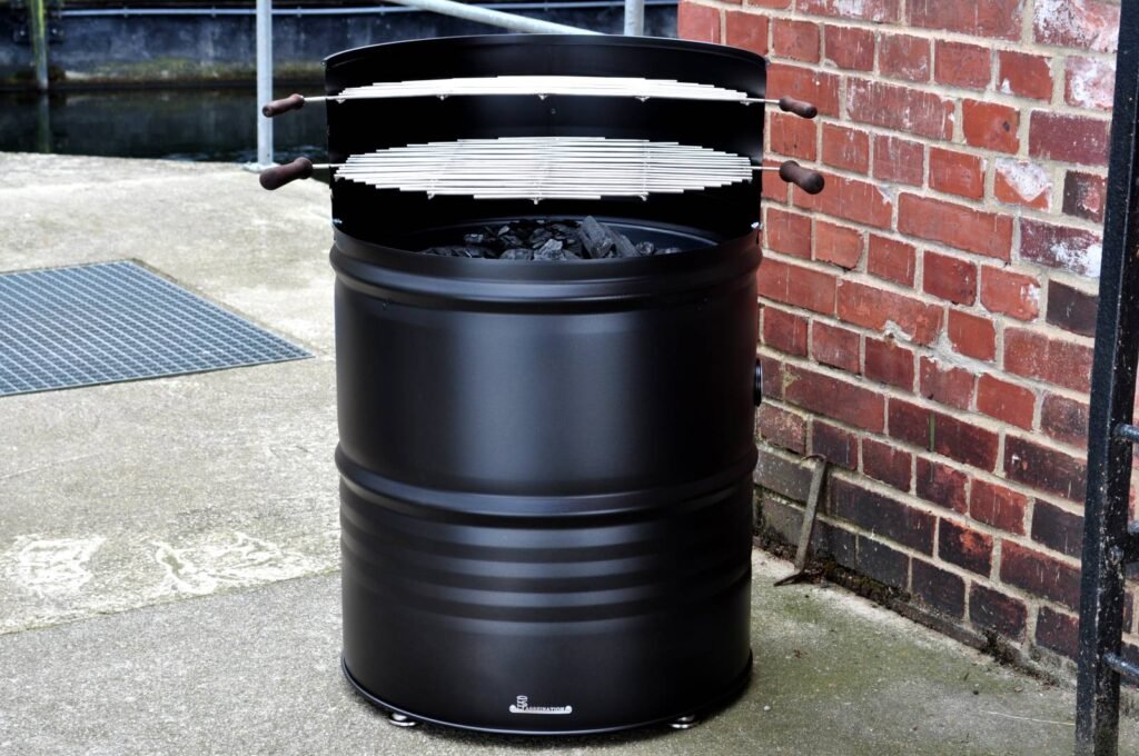 barbecue tonneau métal noir 200L vue extérieure industrielle