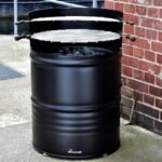 barbecue tonneau métal noir 200L vue extérieure industrielle