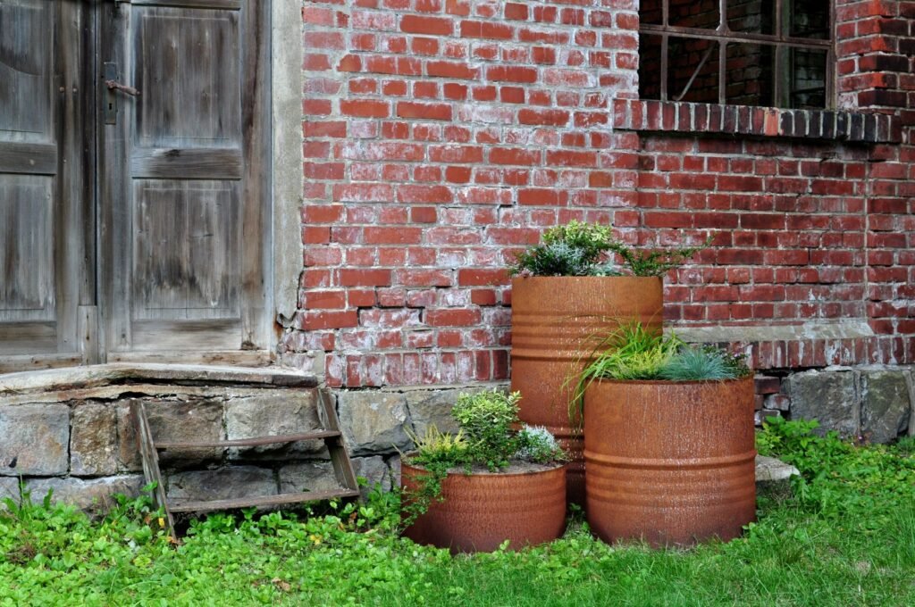 Pflanzkübel en tonneau métal 200 litres recyclé design industriel