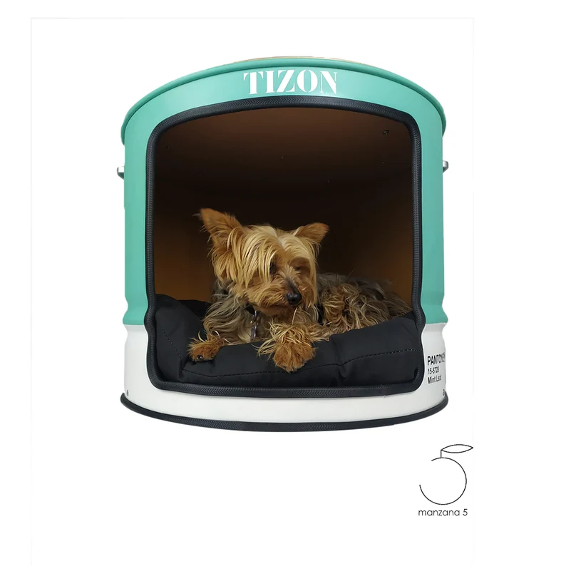 Meuble upcyclé industriel pour chien avec plateau en bois de pin