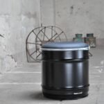 Tabouret en tonneau métal 40L avec siège rembourré design industriel